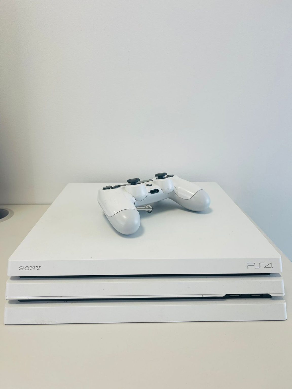 PlayStation 4 Pro 1TB White Refurbished