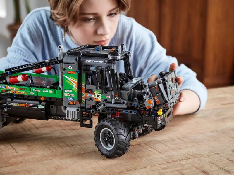 LEGO 4x4 Mercedes Benz Zetros Trial Truck 42129